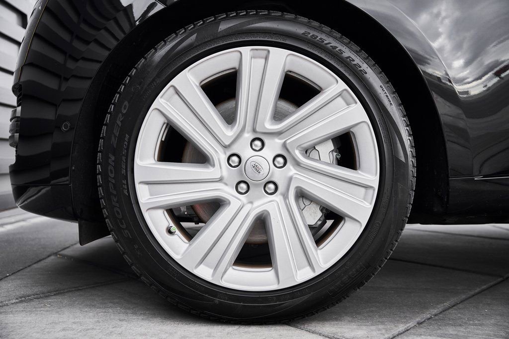 Used 2023 Land Rover Range Rover SE image 3