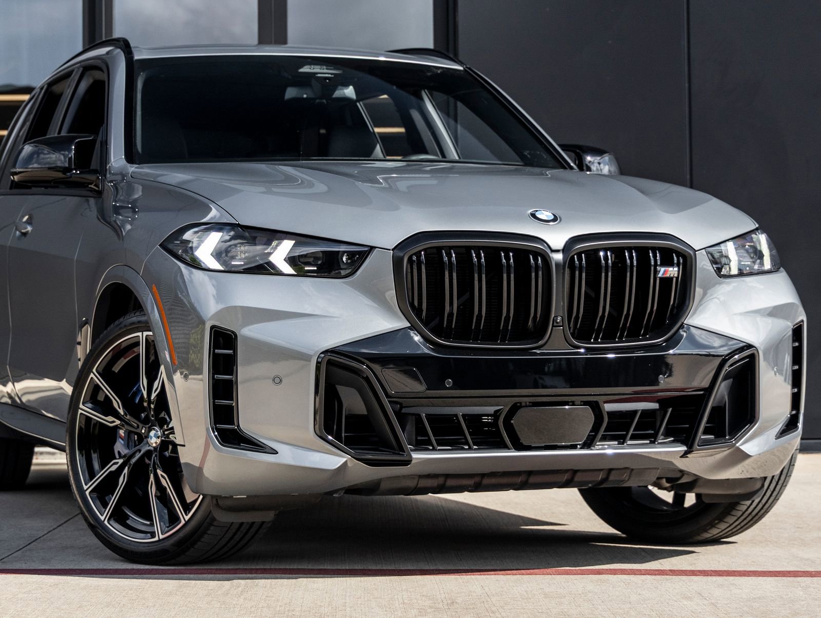 Used 2026 BMW X5 M60i w/ Climate Comfort Package image 5
