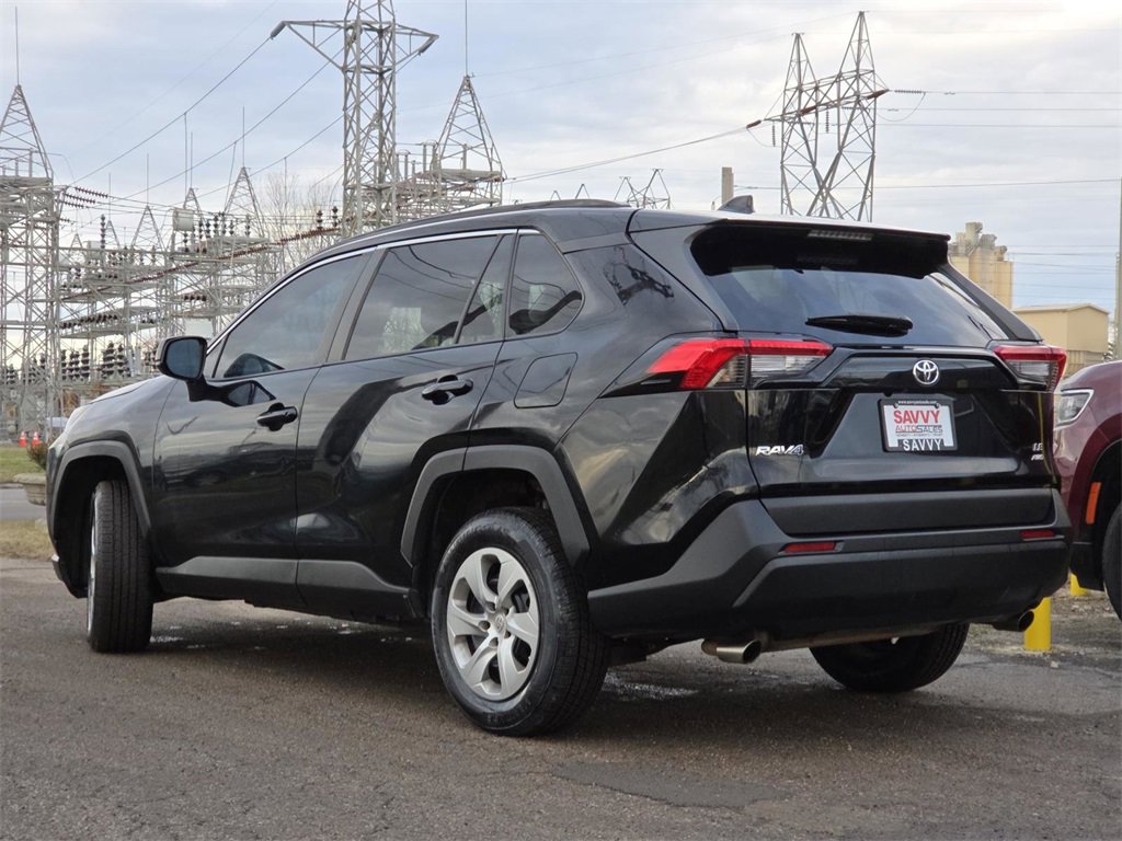 Used 2021 Toyota RAV4 LE image 10