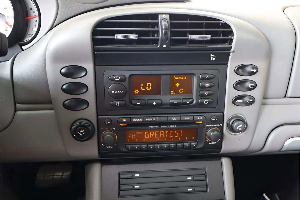 Used 2005 Porsche 911 Carrera image 11