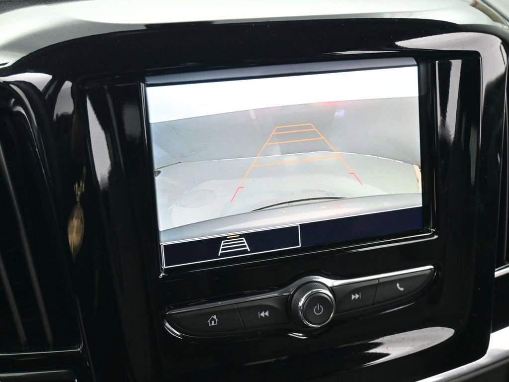 Used 2020 Chevrolet Traverse LS image 16