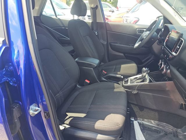 Used 2025 Hyundai Venue SEL FWD image 17