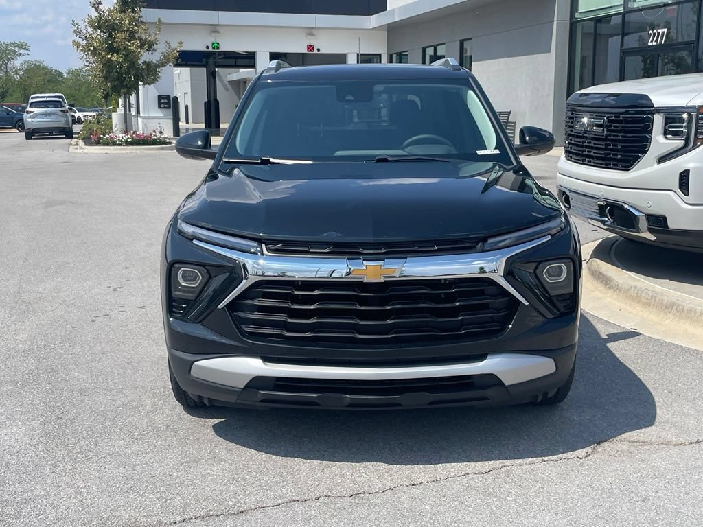 Used 2024 Chevrolet TrailBlazer LT w/ Convenience Package FWD image 2