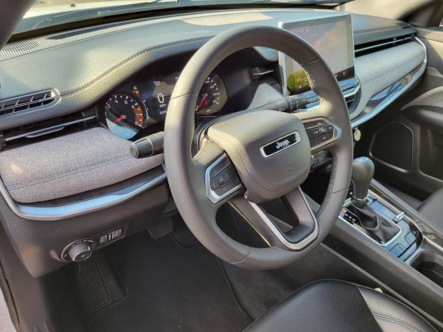 Used 2024 Jeep Compass Latitude AWD/4WD image 10