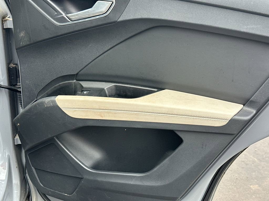 Used 2022 Audi Q4 e-tron Premium image 16