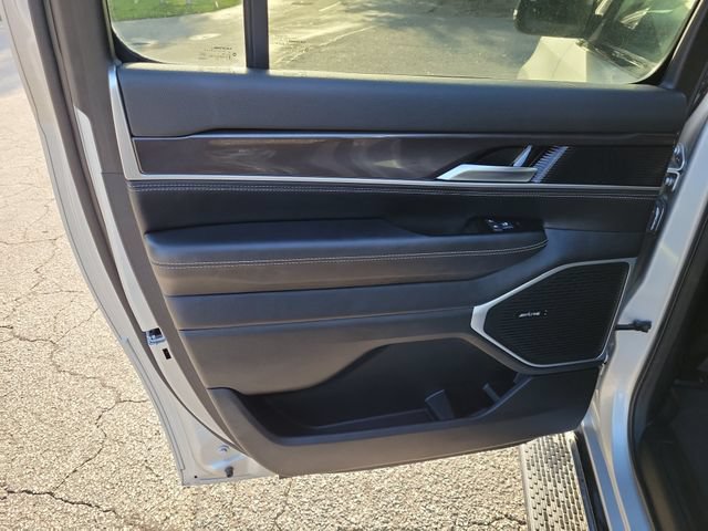 Used 2024 Jeep Wagoneer L 4WD image 15