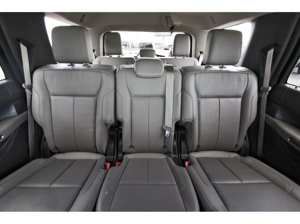 Used 2018 Ford Expedition XLT w/ Equipment Group 202A RWD image 14