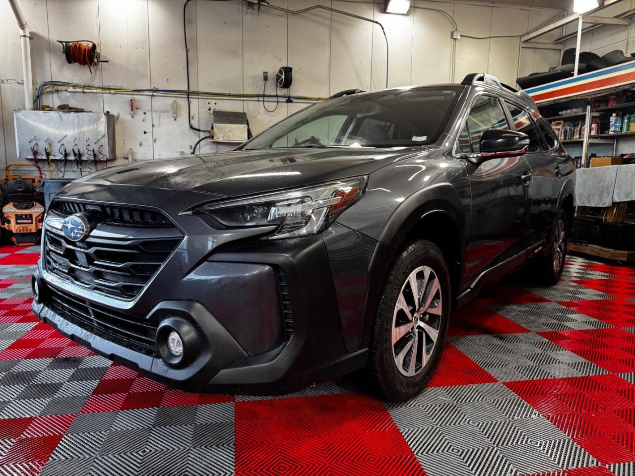Used 2023 Subaru Outback Premium AWD/4WD image 3