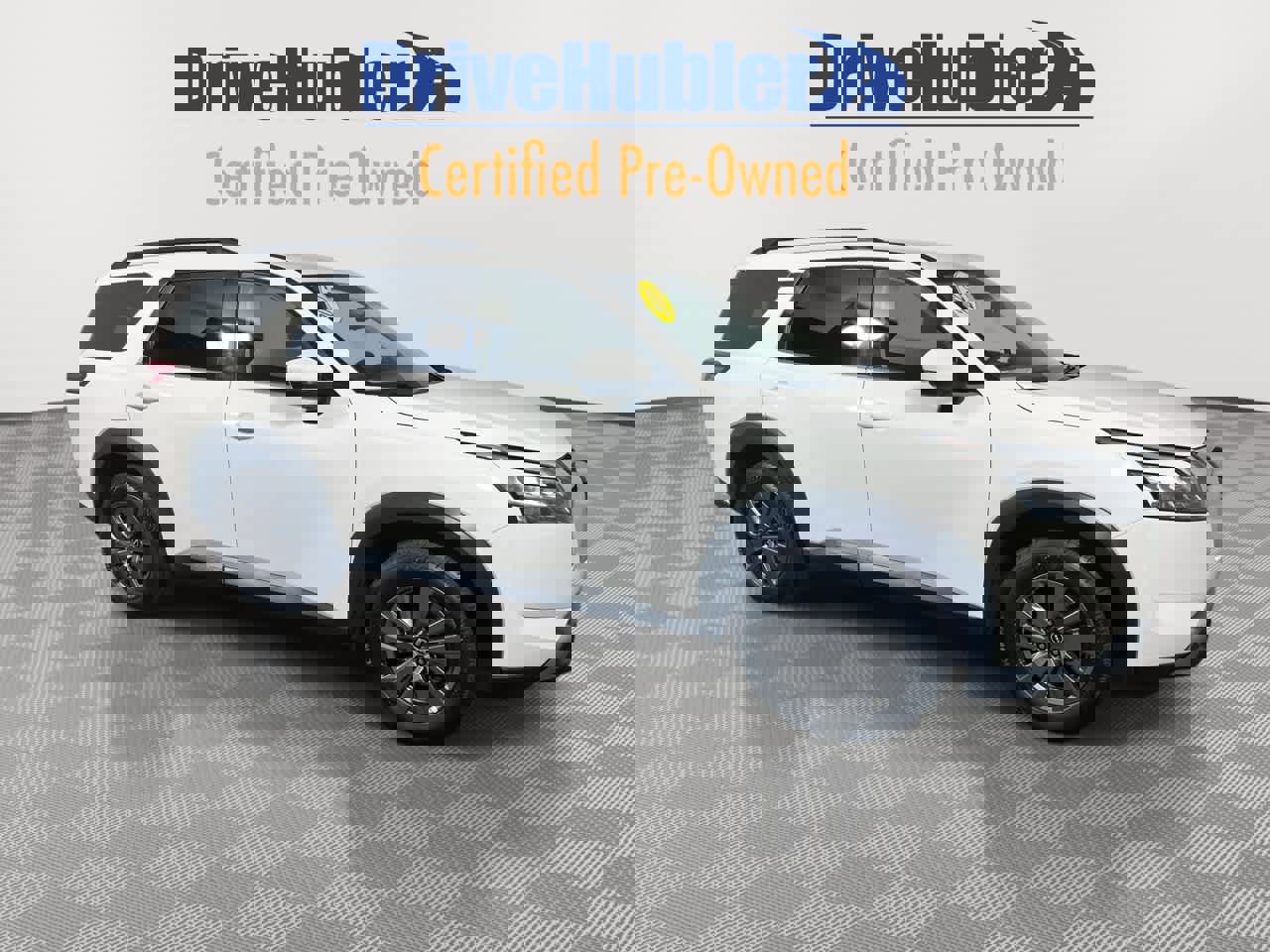 Used 2025 Nissan Pathfinder SV image 2
