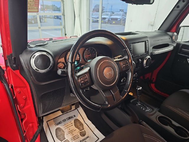 Used 2015 Jeep Wrangler Unlimited Sahara w/ Connectivity Group AWD/4WD image 36