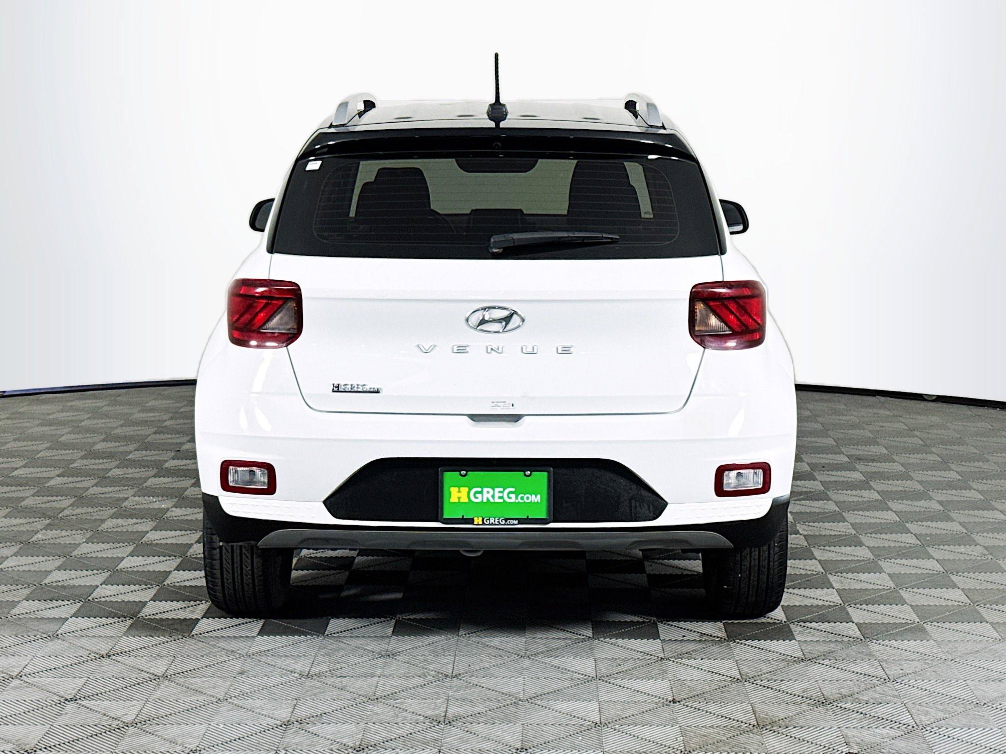 Used 2026 Hyundai Venue SEL FWD image 7