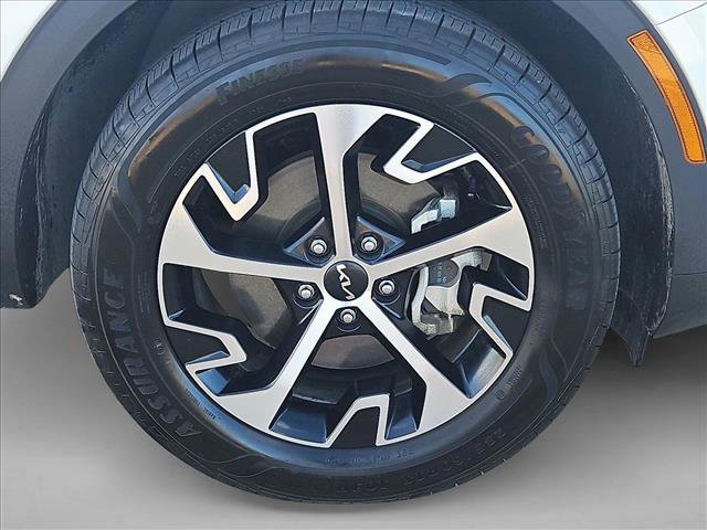 Used 2025 Kia Sportage EX image 24
