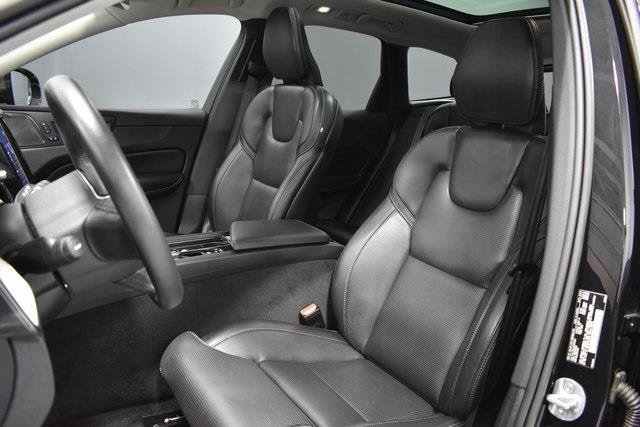 Used 2022 Volvo XC60 B5 Inscription w/ Climate Package image 5