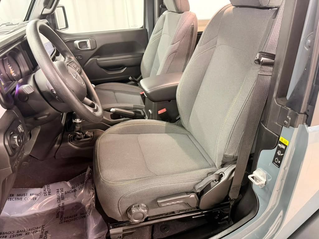 Used 2025 Jeep Wrangler Sport AWD/4WD image 32