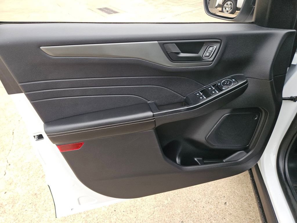 Used 2025 Ford Escape Active AWD/4WD image 14