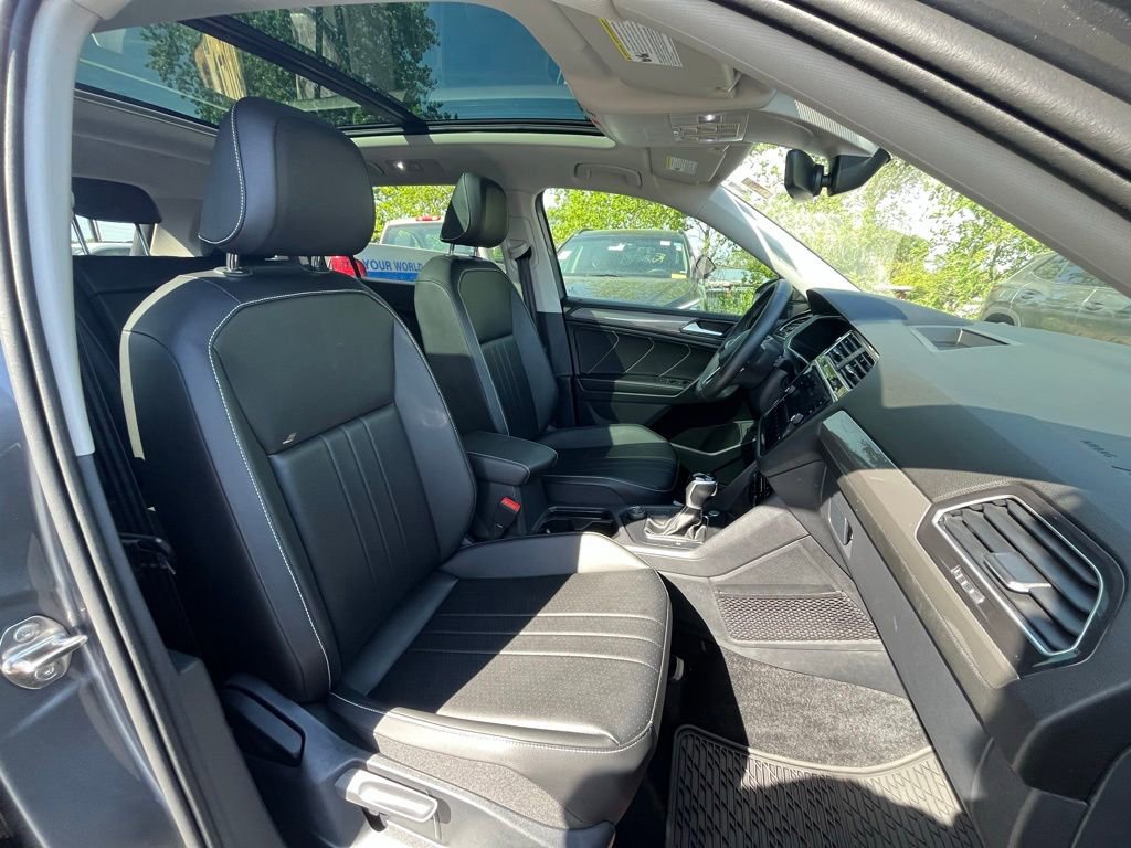 Used 2024 Volkswagen Tiguan SE w/ Panoramic Sunroof Package AWD/4WD image 13