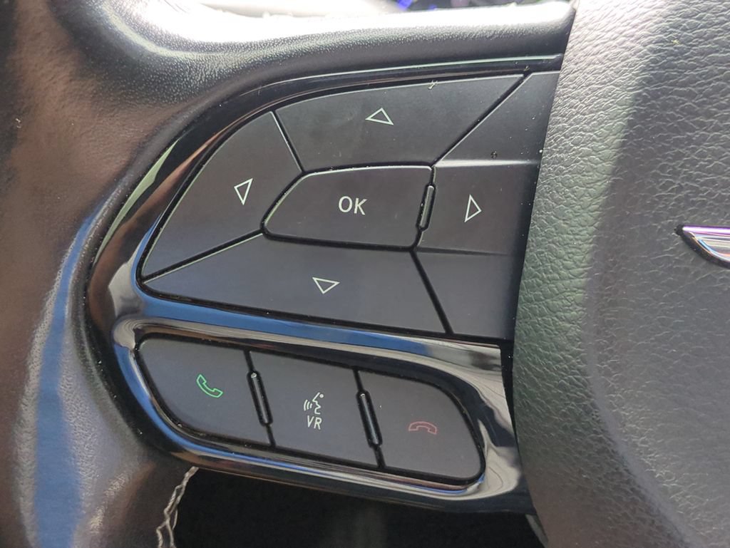 Used 2020 Chrysler Pacifica Touring w/ Advanced Safetytec Group FWD image 26