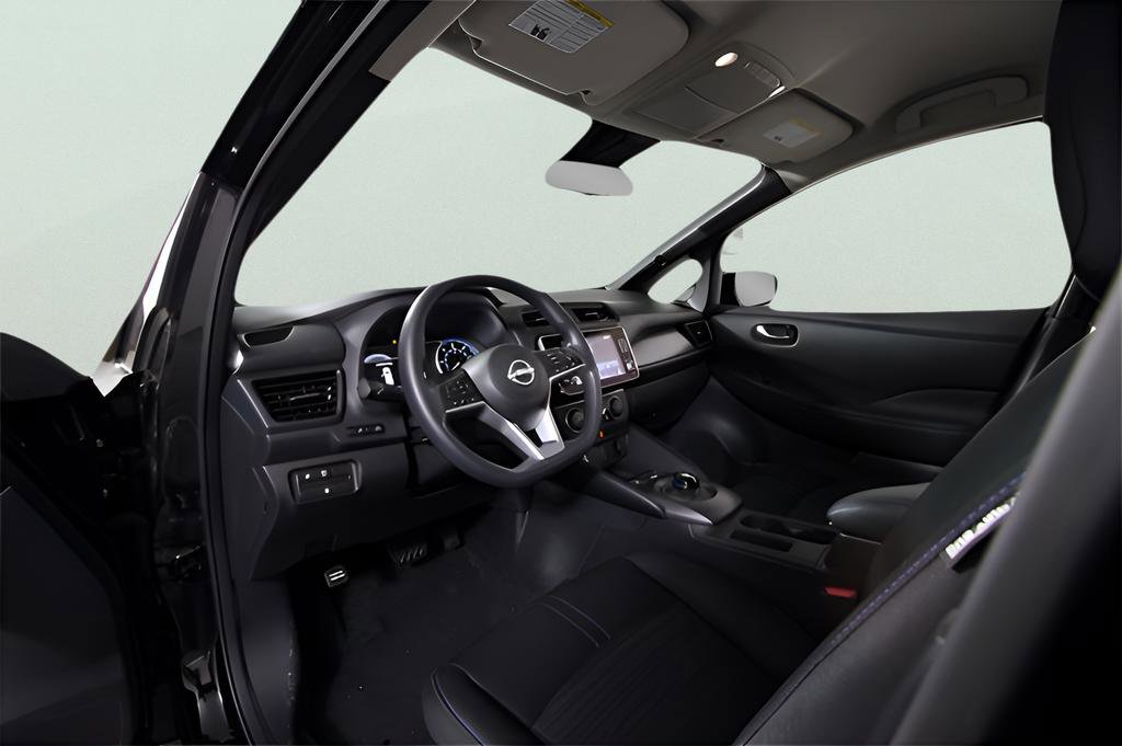 Used 2025 Nissan Leaf S image 15