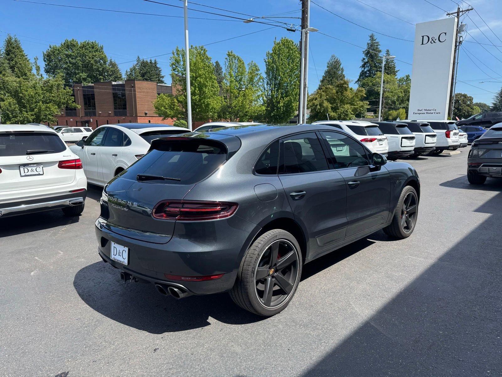 Used 2017 Porsche Macan Turbo AWD/4WD image 2
