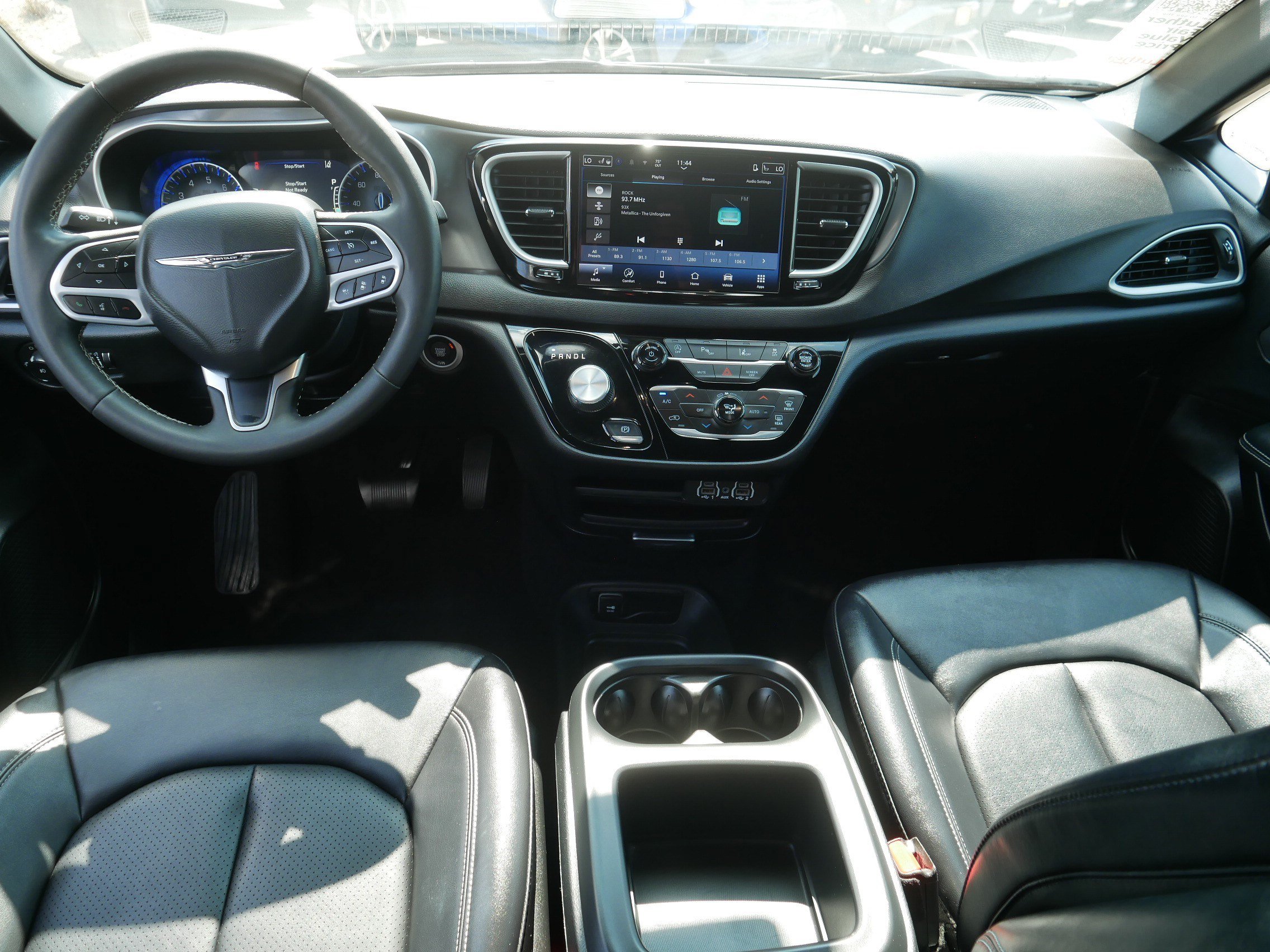 Used 2025 Chrysler Pacifica Select FWD image 10