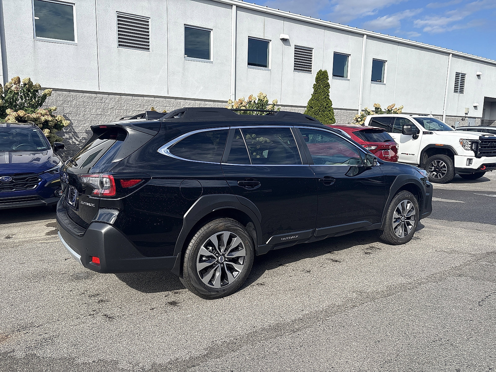 Used 2025 Subaru Outback Limited image 14