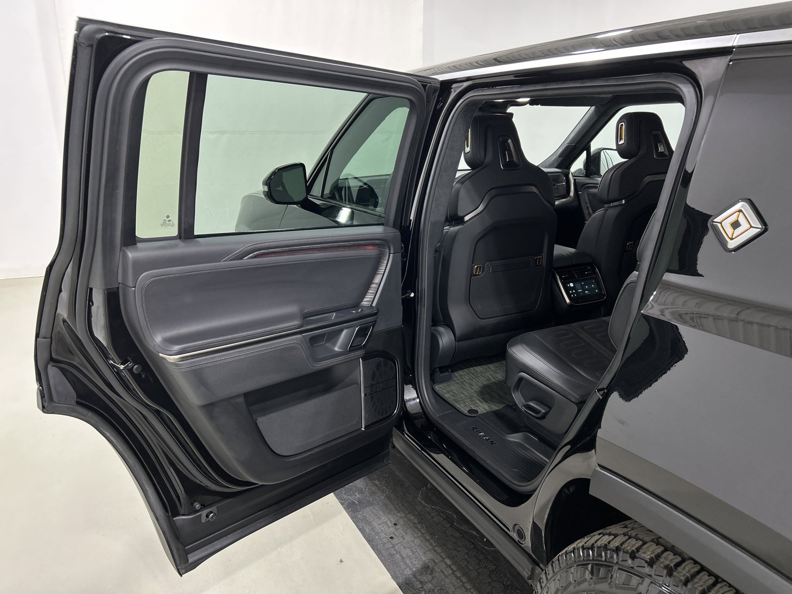 Used 2022 Rivian R1S Launch Edition image 17