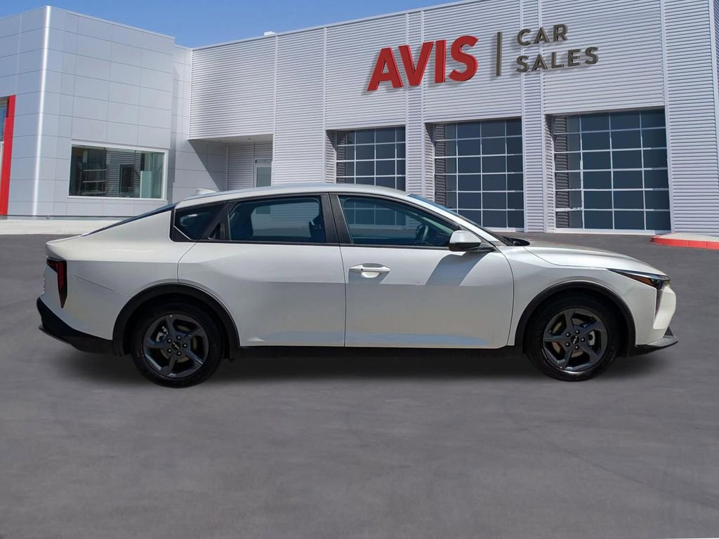 Used 2025 Kia K4 LXS image 5