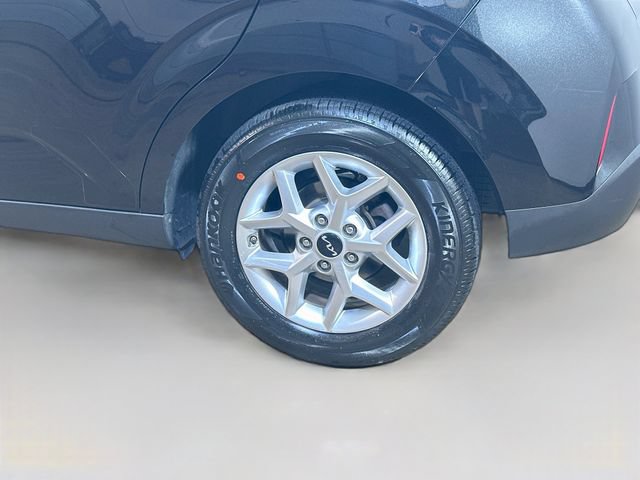 Used 2023 Kia Soul LX w/ LX Technology Package FWD image 5