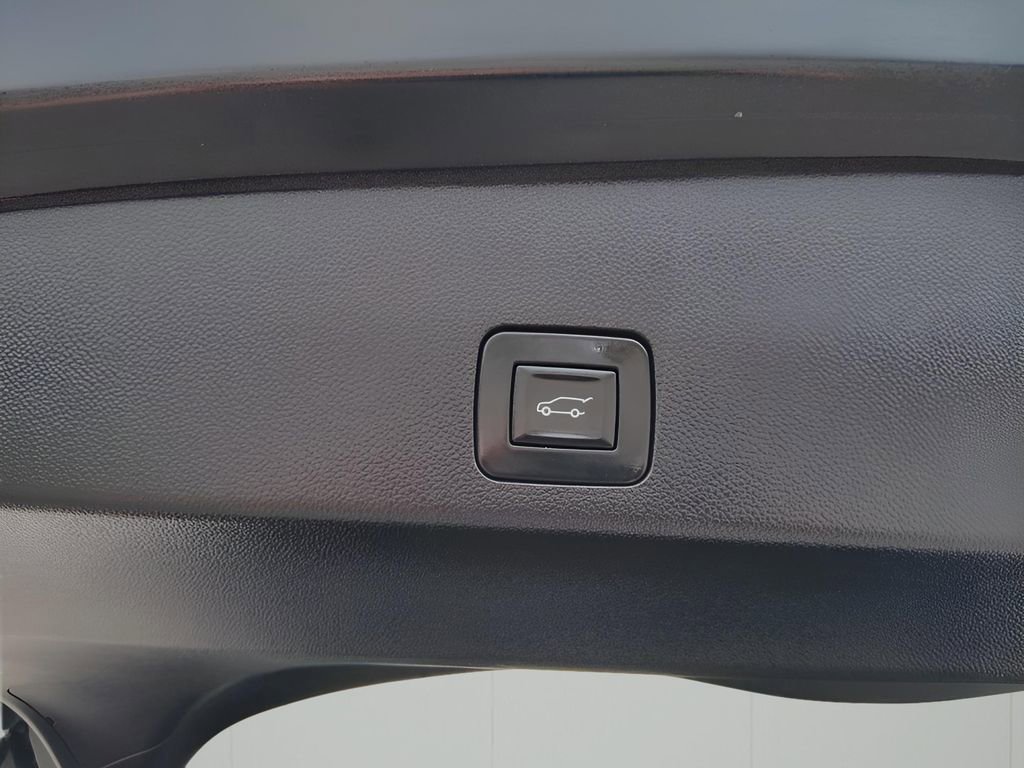 Used 2023 Buick Encore GX Essence FWD image 28