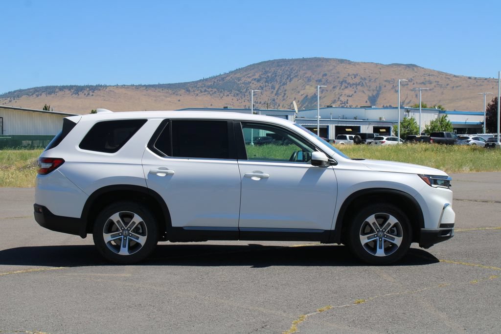 Used 2025 Honda Pilot EX-L image 7