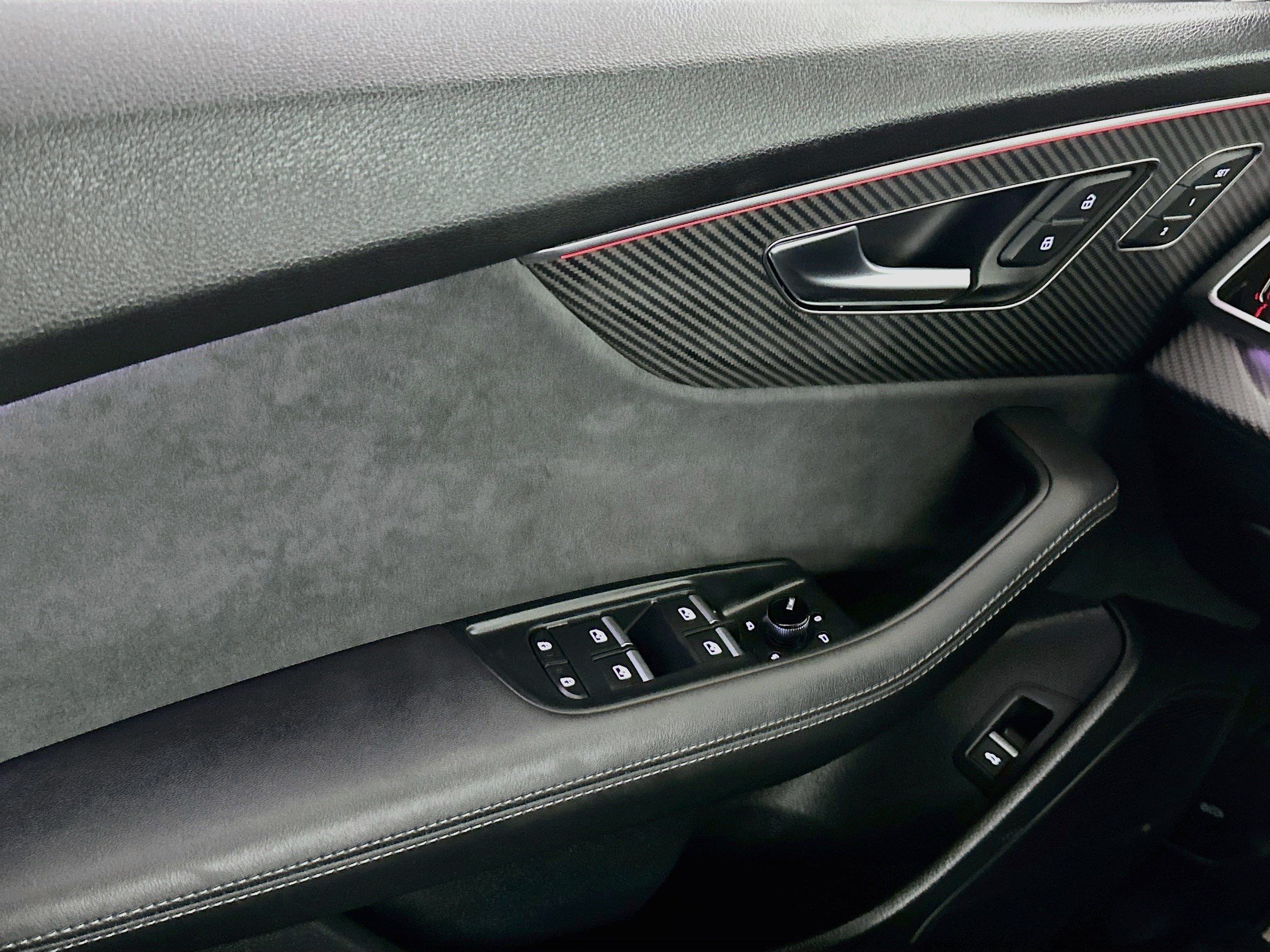 Used 2025 Audi SQ8 Prestige AWD/4WD image 15