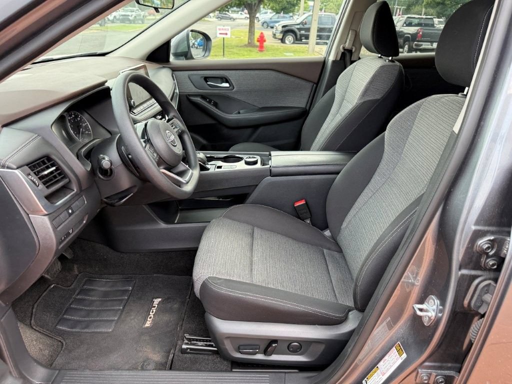 Used 2023 Nissan Rogue SV AWD/4WD image 12