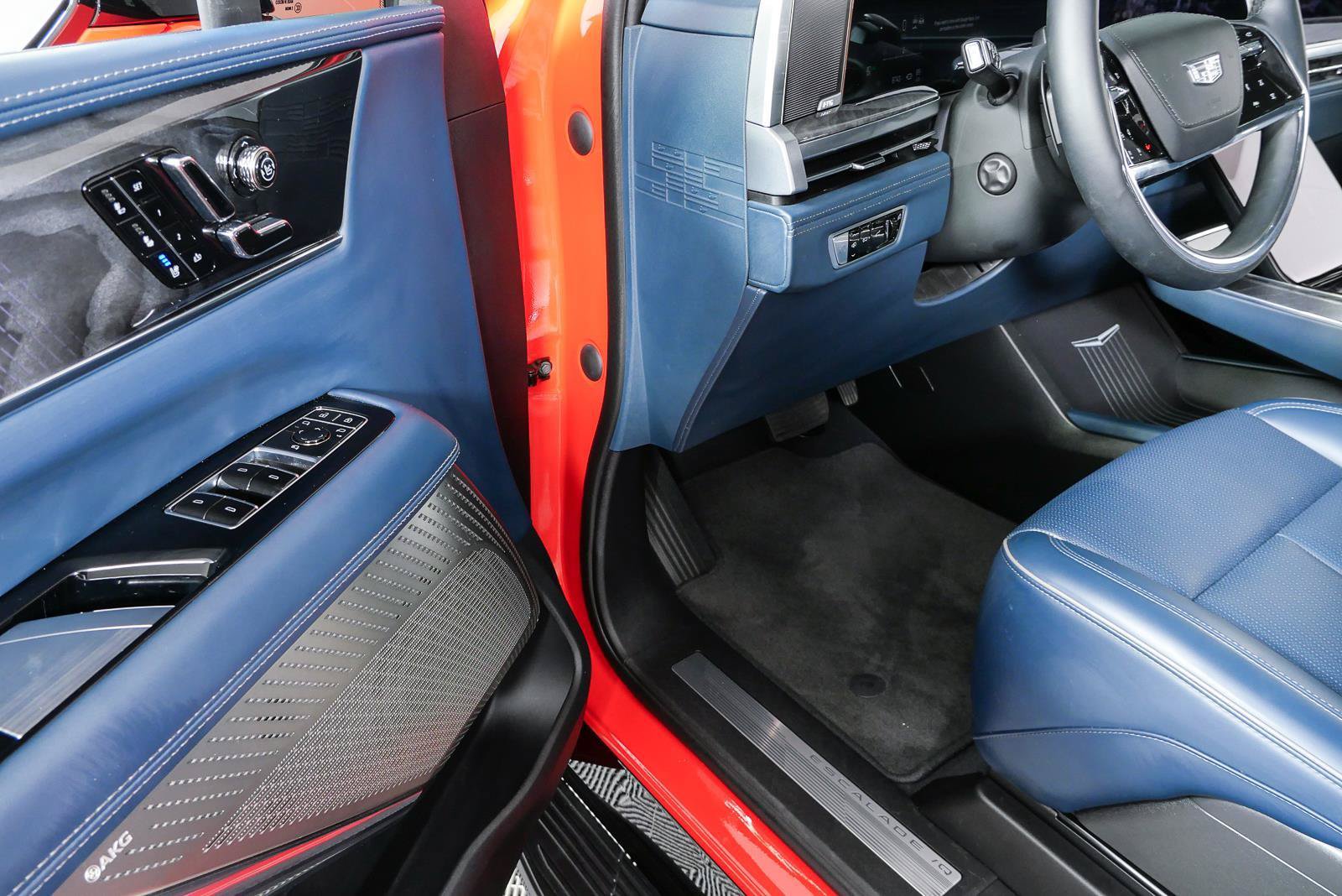 Used 2026 Cadillac Escalade IQ Sport 2 w/ LPO, ONYX Package AWD/4WD image 8