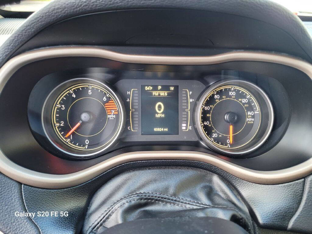 Used 2016 Jeep Cherokee Sport image 15