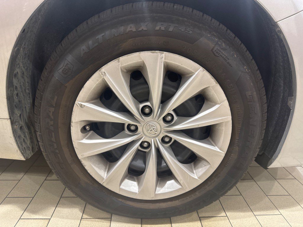 Used 2017 Toyota Camry LE FWD image 14