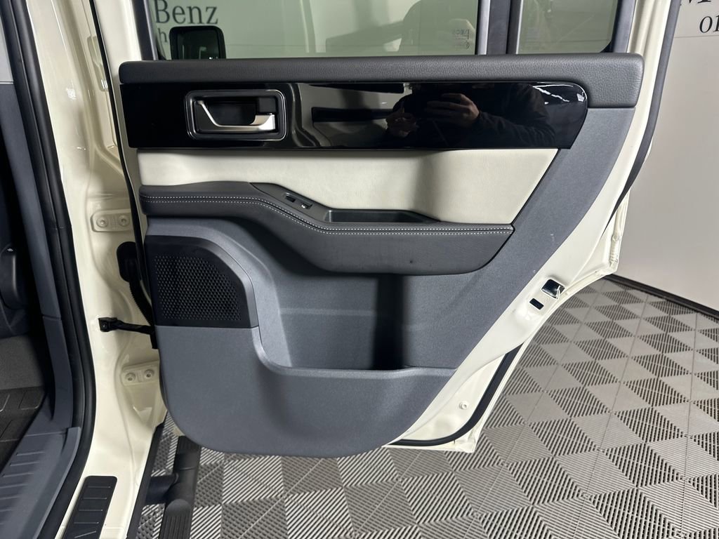 Used 2025 INEOS Grenadier Fieldmaster Edition image 16