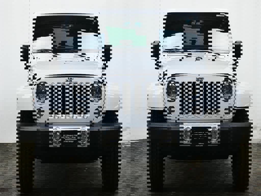 Used 2018 Jeep Wrangler Unlimited Sahara w/ Connectivity Group image 10