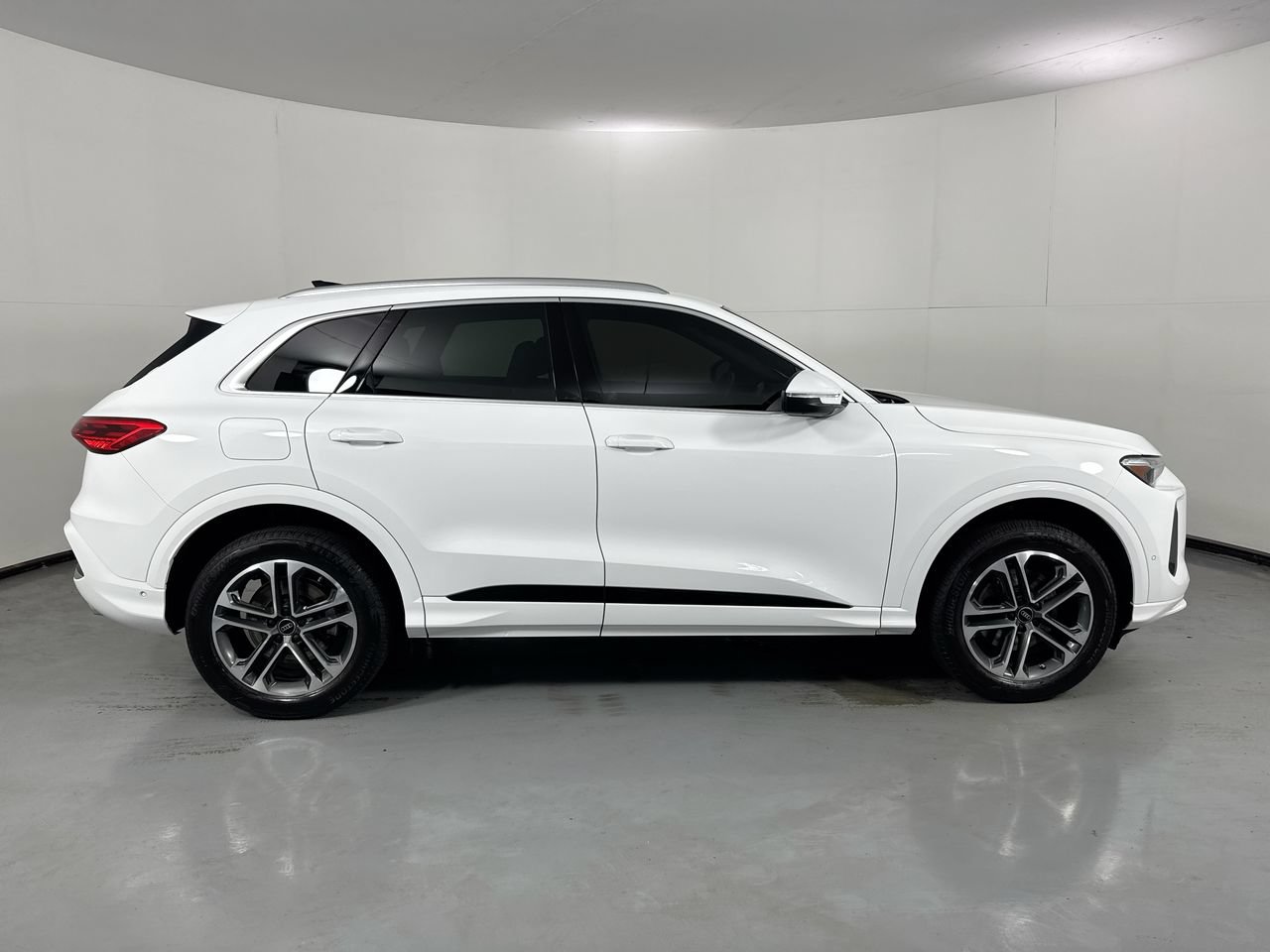 Used 2025 Audi Q5 Premium Plus w/ Premium Plus AWD/4WD image 38