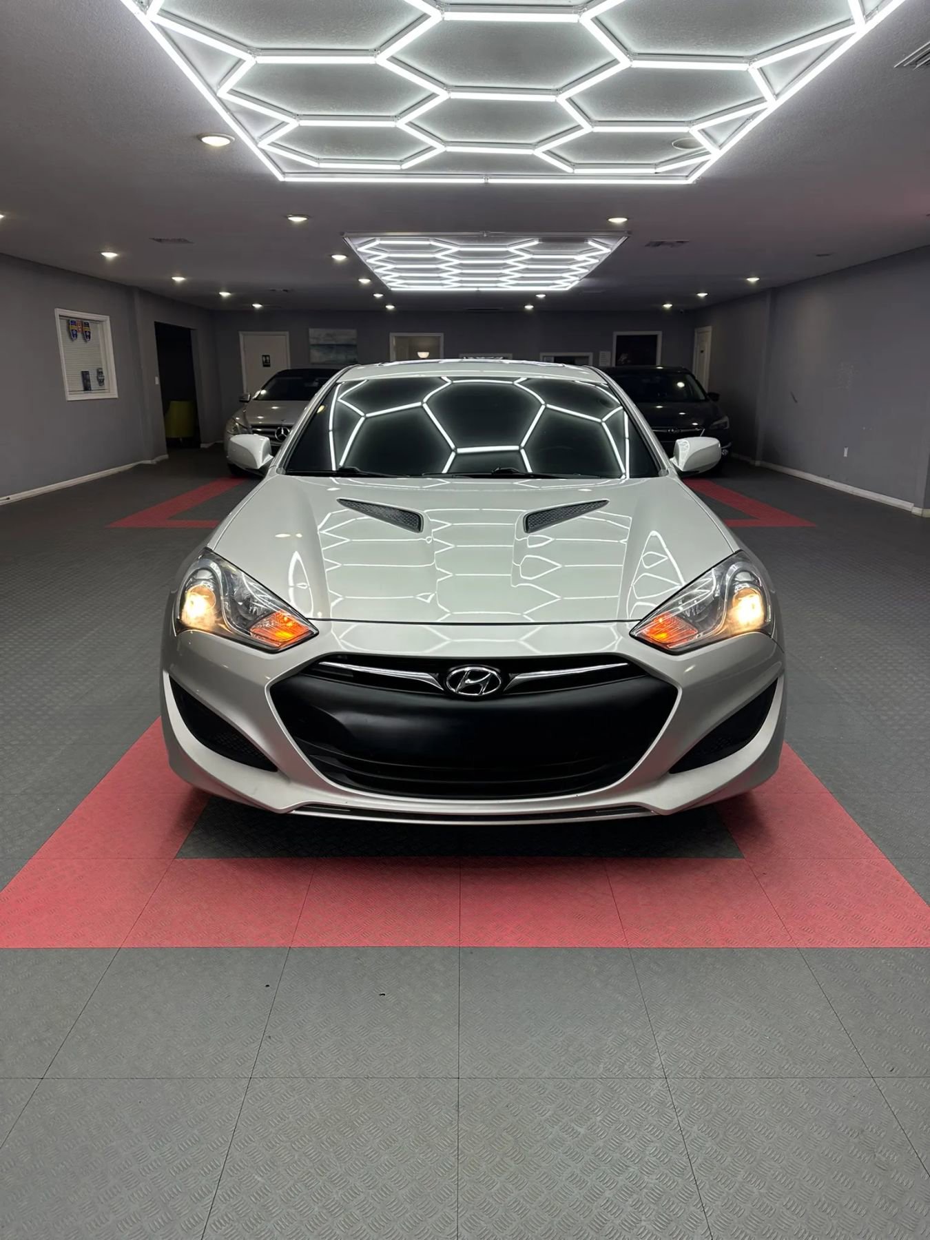 Used 2013 Hyundai Genesis 2.0T RWD image 8