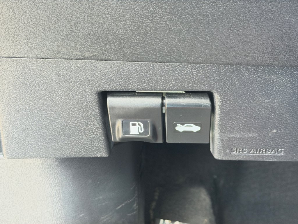 Used 2024 Nissan Versa SR w/ Trunk Package FWD image 31