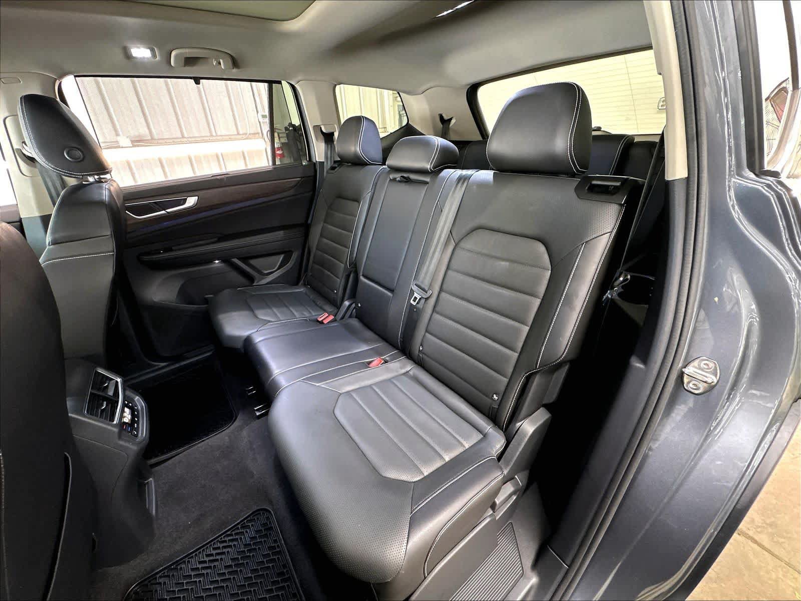 Used 2024 Volkswagen Atlas SEL AWD/4WD image 25