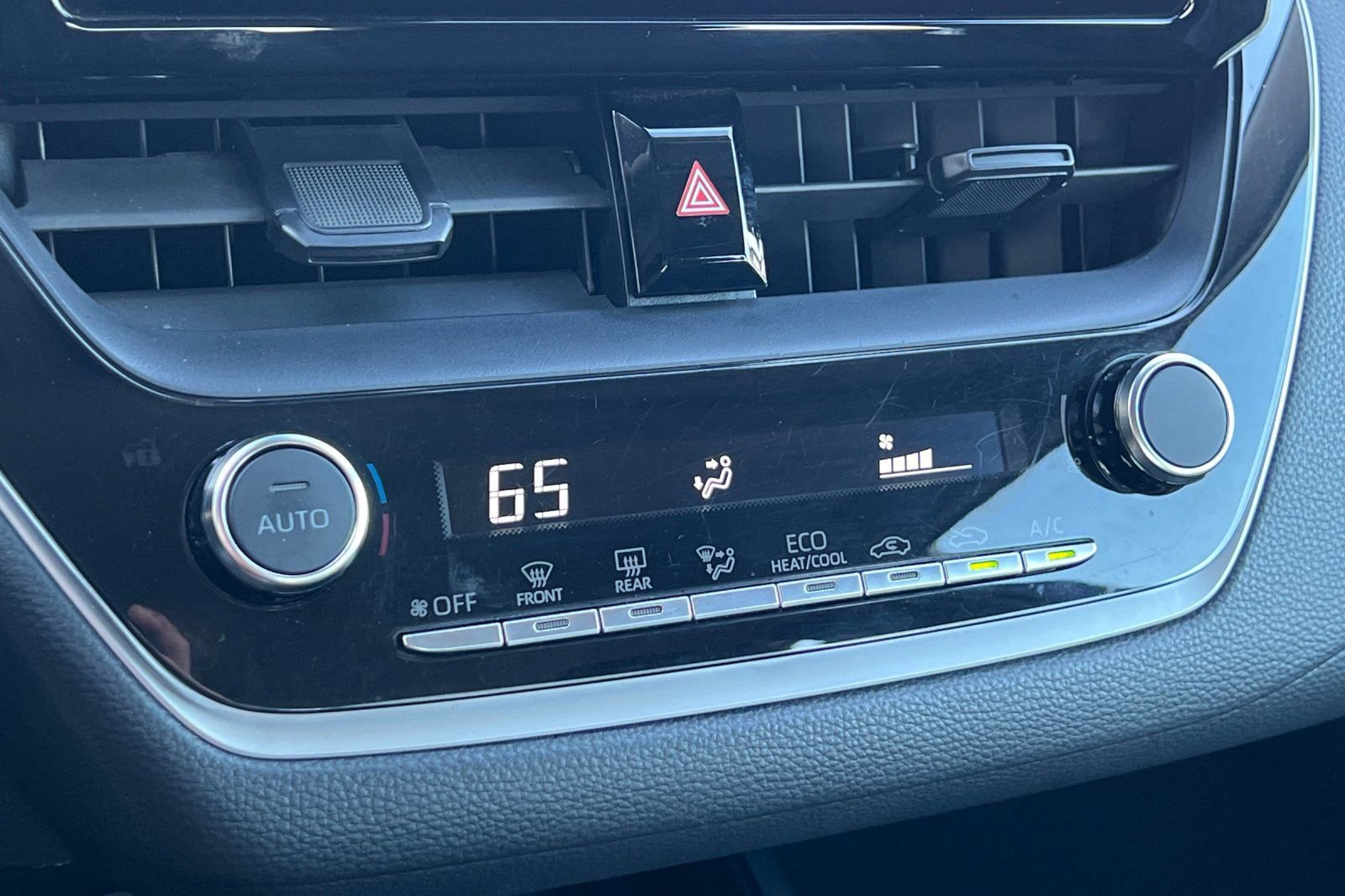 Used 2024 Toyota Corolla LE image 27