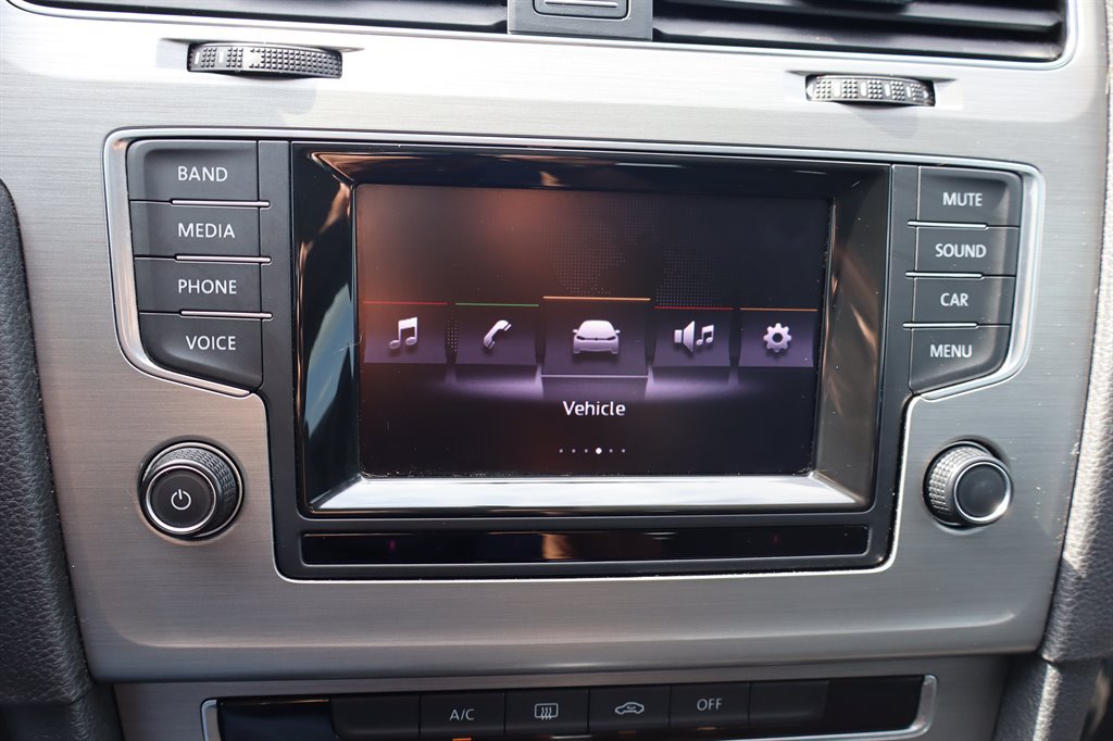 Used 2015 Volkswagen Golf TDI S FWD image 22