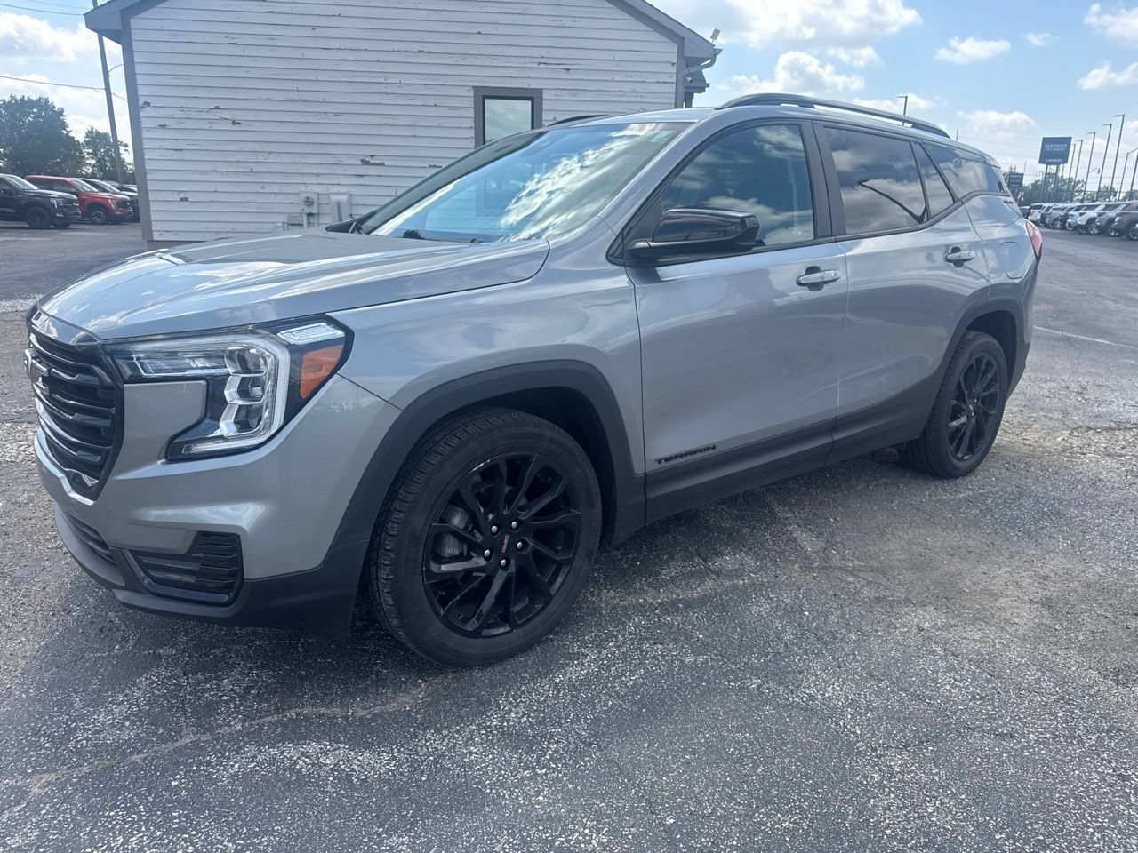 Certified 2024 GMC Terrain SLE w/ Driver Convenience Package FWD image 3