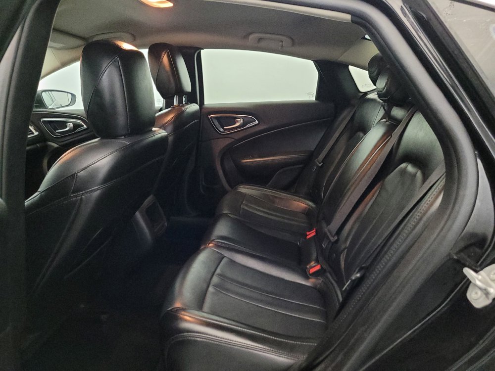 Used 2017 Chrysler 200 Limited Platinum FWD image 18