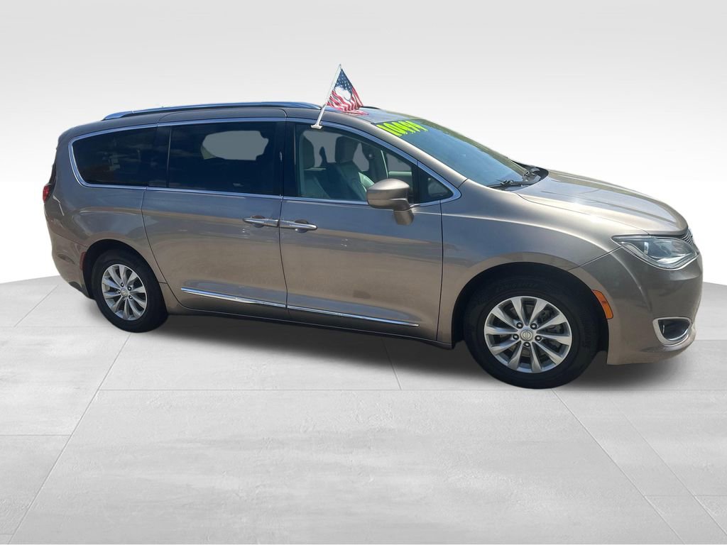 Used 2018 Chrysler Pacifica Touring-L w/ Premium Audio Group image 28