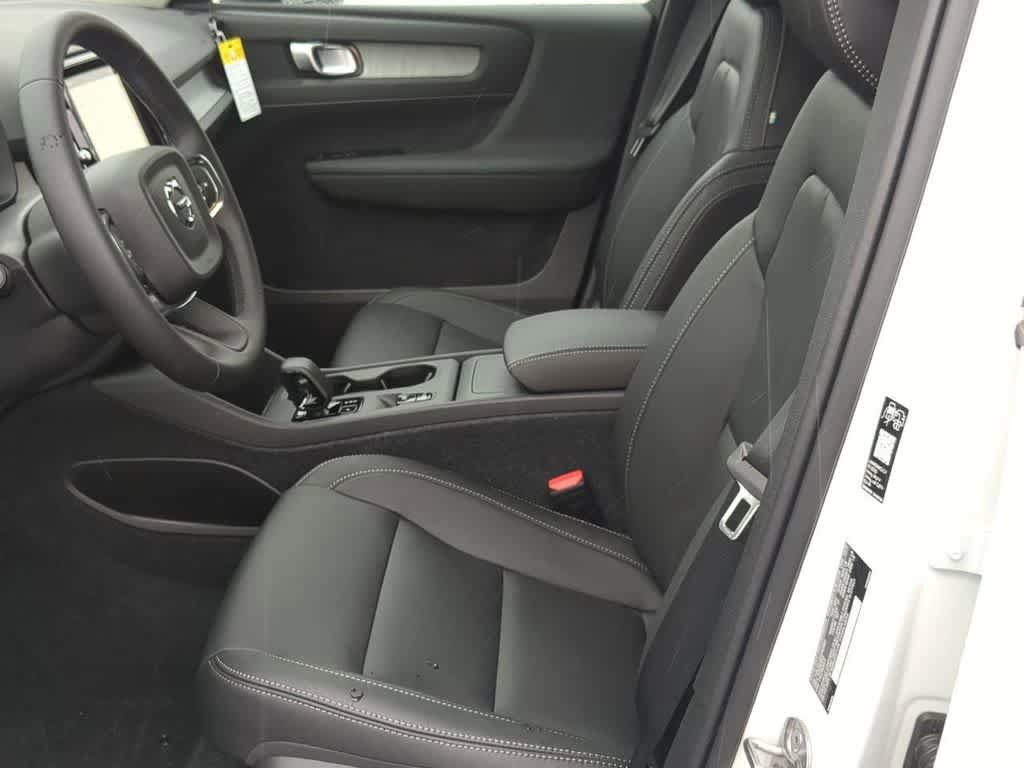 New 2026 Volvo XC40 B5 Core w/ Protection Package Premier AWD/4WD image 14