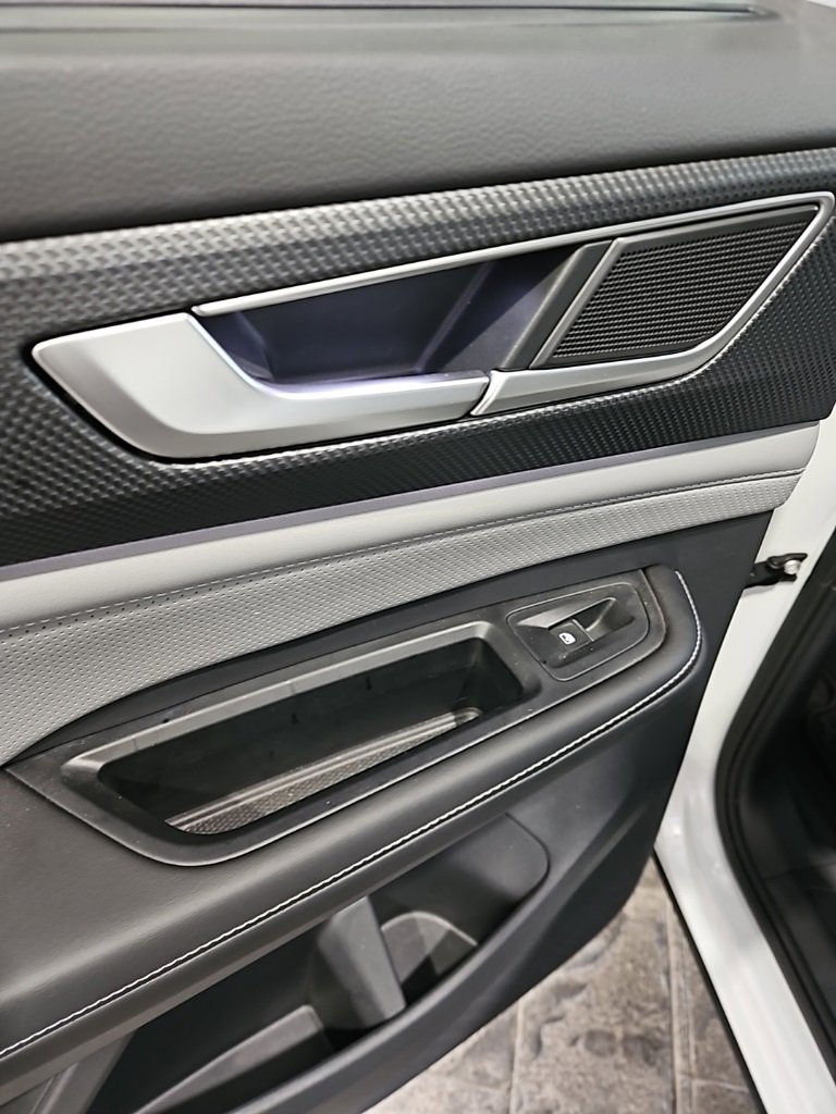 Used 2024 Volkswagen Atlas Cross Sport SEL R-Line image 22