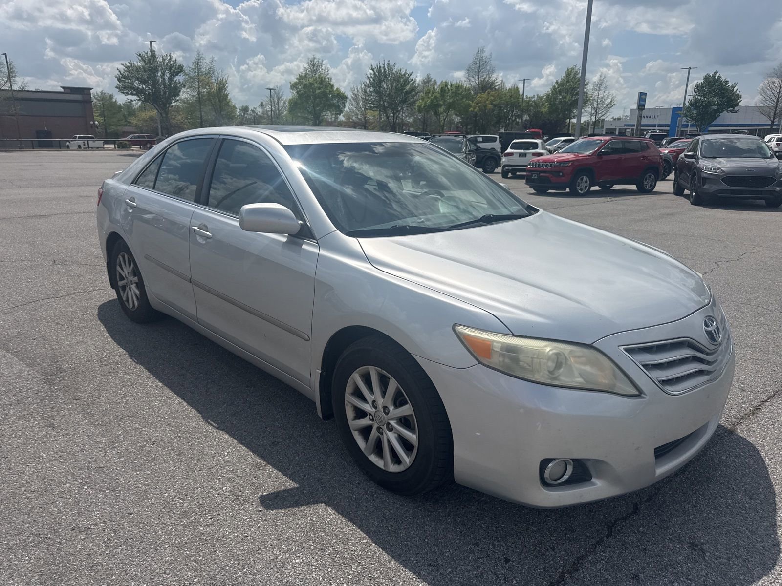 Used 2011 Toyota Camry XLE w/ SE/XLE Extra-Value Pkg image 3
