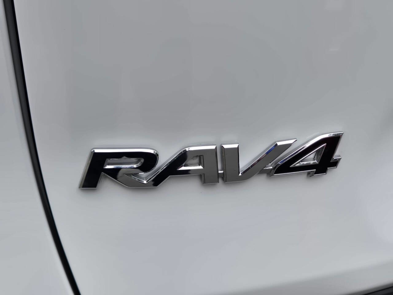 Used 2020 Toyota RAV4 XLE w/ Convenience Package image 36